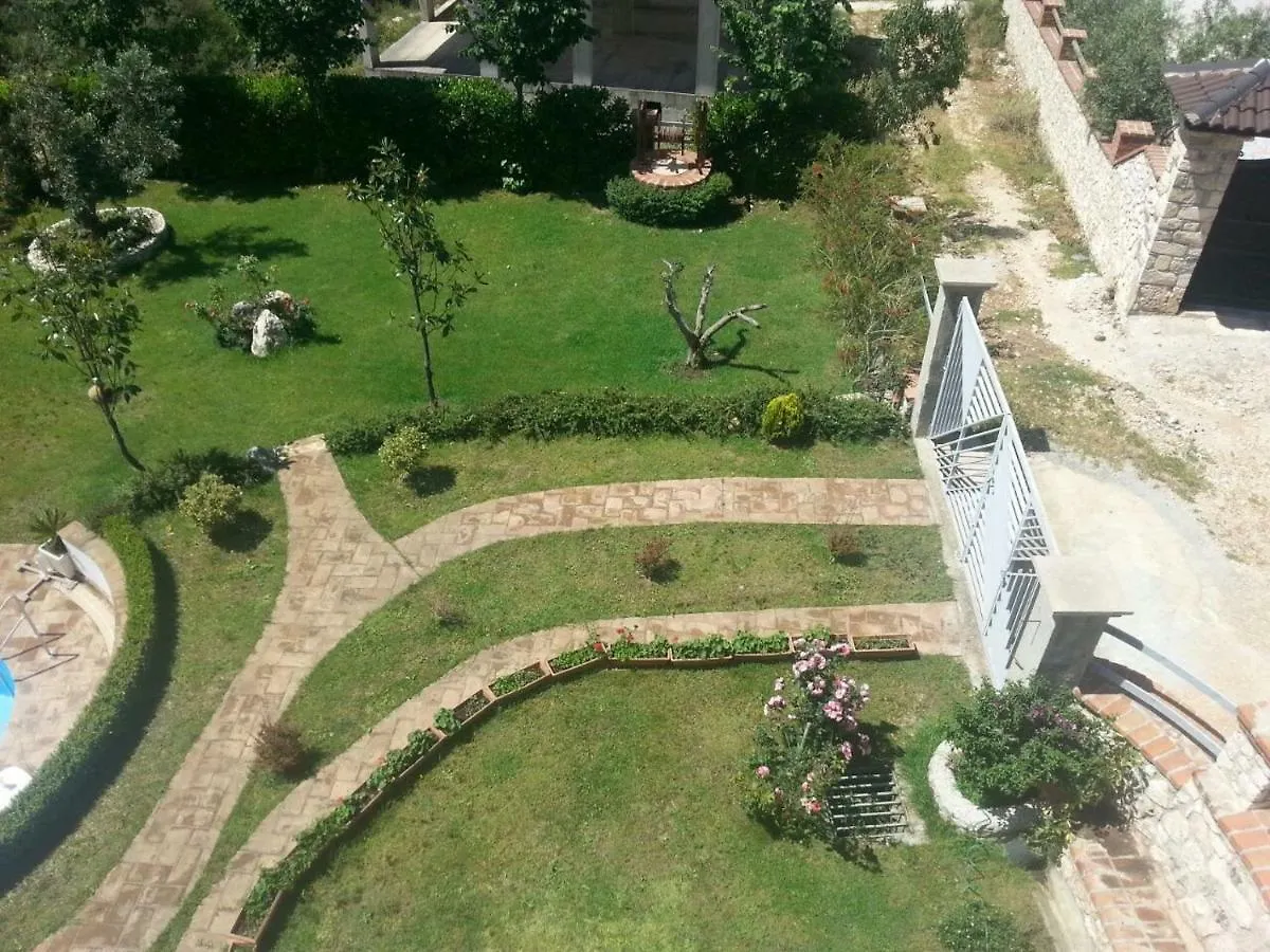 Vila Elida Tragjas 0*,  Albania