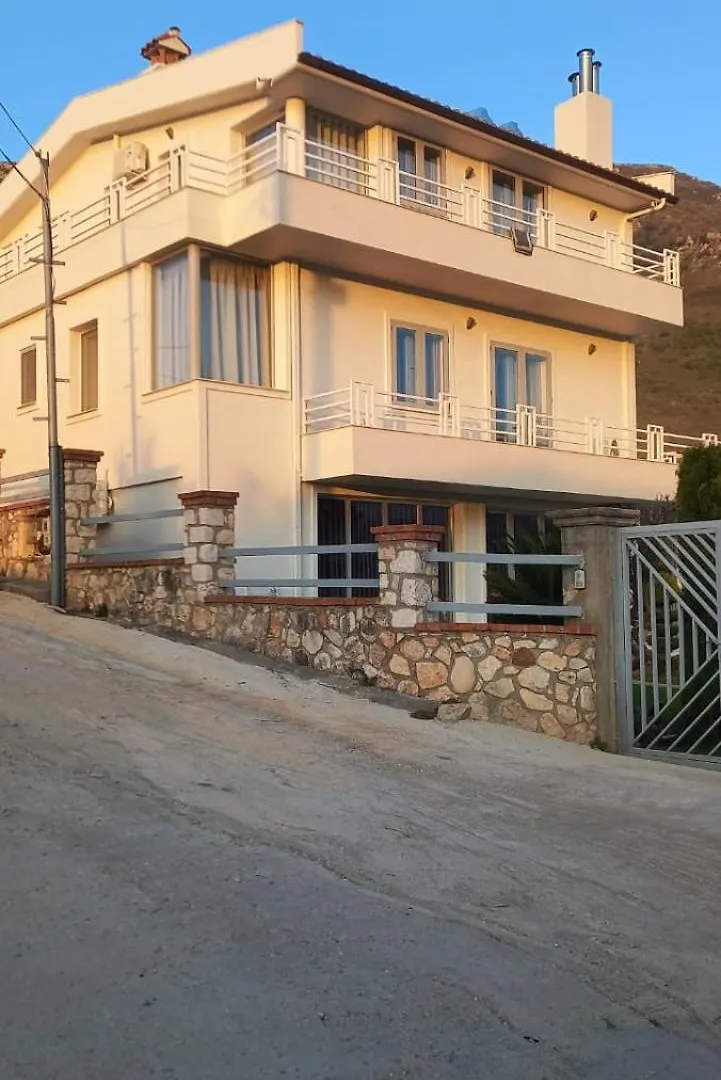 Guest house Vila Elida Tragjas