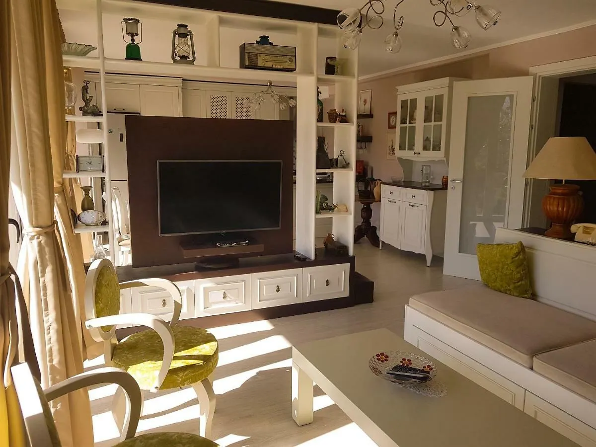 Guest house Vila Elida Tragjas